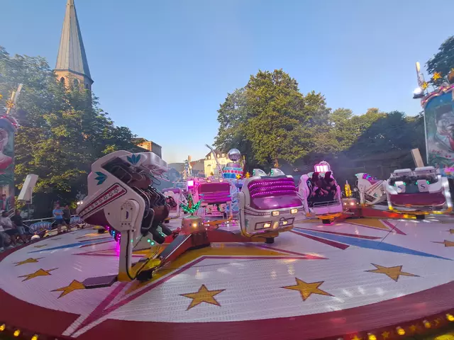 Nach einem Jahr Pause dreht sich wieder der "Shake and Roll" auf der Gevelsberger Kirmes 2025. Bis auf eine Platzneuheit, bietet die Beschickung jedoch alte Bektannte. Wir haben uns die Fahrgeschäfte mal genauer angeschaut. | Foto: Patrick Jost