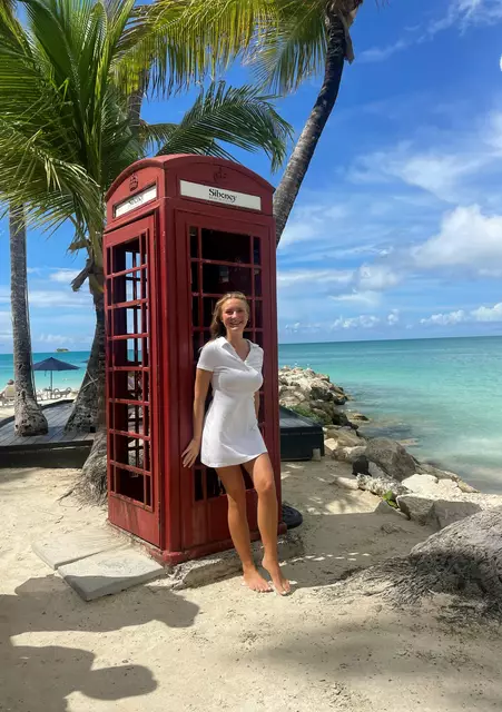 Maline Althoff (21) vor Traumkulisse in der Karibik.  | Foto: Althoff 