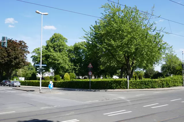 Kreuzung Denkhauser Höfe / Oberheidstraße
Im Hintergrund Dümpten Friedhof