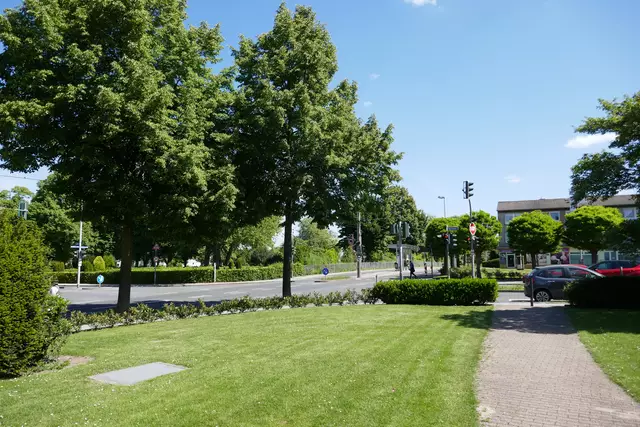 Kreuzung Denkhauser Höfe / Oberheidstraße in vollem Grün
