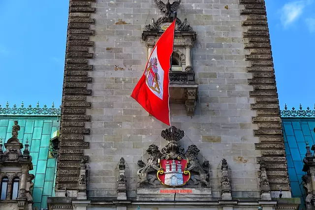 ganz oben: Phönix aus der Asche