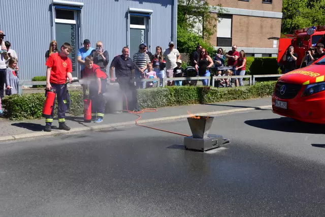 Oh, noch nicht ganz gelöscht. Also nochmals: Wasser los.