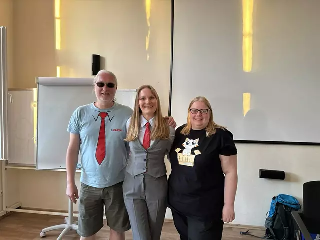 Vorstand der Partei Die PARTEI Hattingen, Martin Fuchs, Jenny Albers und Vanessa Klepatz. | Foto: Die PARTEI Hattingen