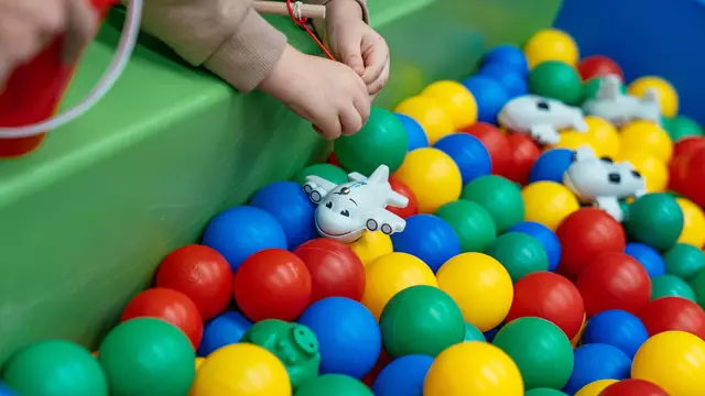 Mini-Flugzeuge spielen am Airport-Aktionstag natürlich auch eine Rolle. | Foto: Flughafen Düsseldorf/Roland Rutzki