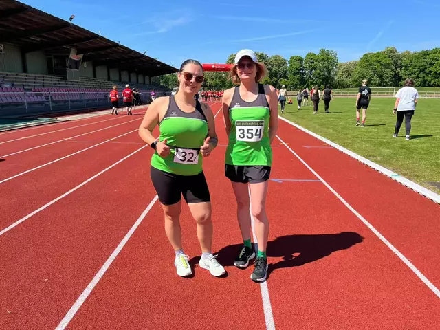 (v.l.) Christin Camonita und Andrea Müller konnten zufrieden sein mit ihren Leistungen beim Frauenlauf in Hamm. Foto: Edda Schwermann