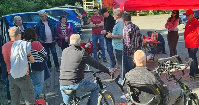 Das Stadtteilgespräch fand wieder Interessierte, die mit dem SPD-Ortsverein Lünen-Beckinghausen an der Kreuzstraße in den Dialog traten [Foto: Udo Kath]