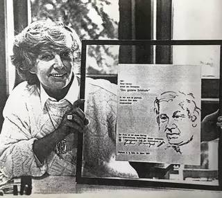 Die Mülheimer Künstlerin Edith Polland-Dülfer (1931-2018) - Pressefoto mit dem Porträt von Peter Ustinov aus dem Jahr 1997 | Foto: Sammlung permanenta