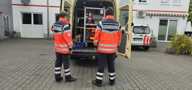 Letzte Prüfung der Ausstattung des Betreuungskombi 2.0 und anschließend zum Evakuierungseinsatz nach Datteln | Foto: DRK Gladbeck