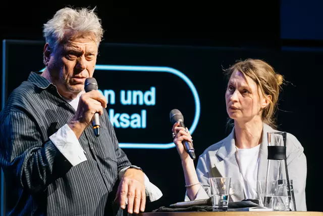 Schauspielhaus-Intendant Johan Simons und Chefdramaturgin Angela Obst stellen das Programm der neuen Spielzeit vor. | Foto: Daniel Sadrowski