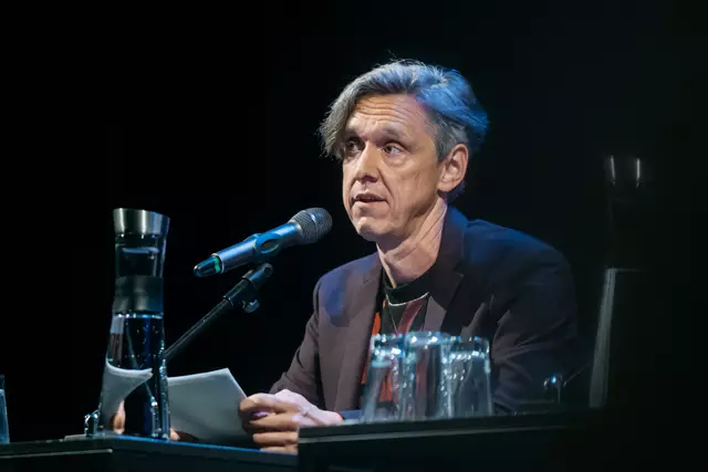 Thorsten Bihegue stellt das Programm des Jungen Schauspielhaus vor. | Foto: Daniel Sadrowski