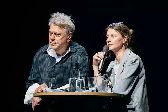 Schauspielhaus-Intendant Johan Simons und Chefdramaturgin Angela Obst stellen das Programm der neuen Spielzeit vor. | Foto: Daniel Sadrowski