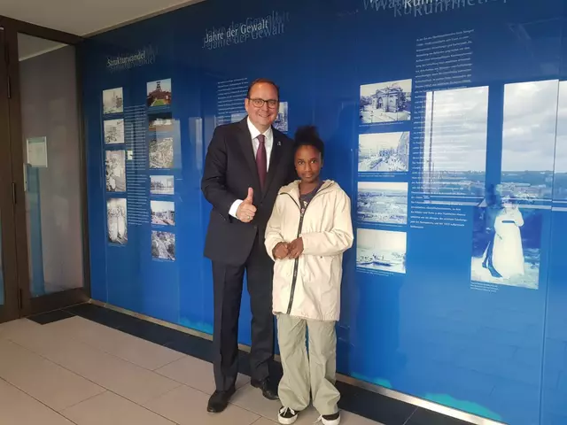 Der Essener Oberbürgermeister Thomas Kufen mit Bodelschwingh-Schülerin Christa, aus dem Kinderparlament | Foto: Privat