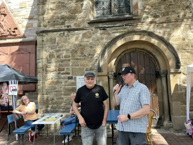 Auch Kurzinterviews mit den Aktiven gaben Einblick in die Vielfalt der Begegnungsangebote im Stadtteil Brackel. | Foto: Ulrike Klotz