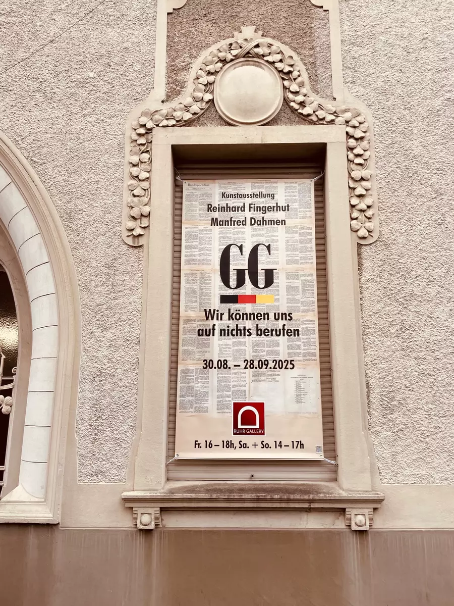 Vorschau - Banner "Grundgesetz - wir können uns auf nichts berufen" Ausstellung von Reinhard Fingerhut und Manfred Dahmen 30. August bis 28. September 2025 in der Villa Artis #RuhrGallery | Foto: Designerplakat von Klaus Wiesel