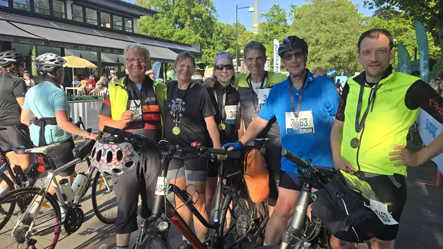 Fünf Hattinger und ein Remscheider Radsportler machten sich gemeinsam auf die Vätternrundan 2025. Foto: Lauenroth