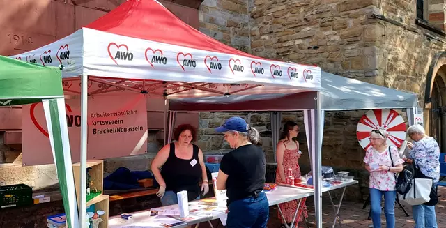 ... fanden ähnlich großes Interesse, wie das Glücksrad am Stand der AWO Brackel/Neuasseln.