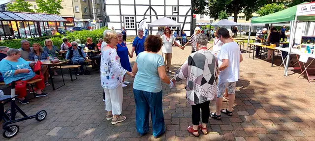 ... zum Mittanzen ein.