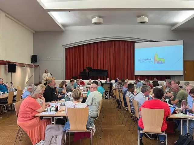 Die Kreissynode, das Kirchenparlament des Evangelischen Kirchenkreises Duisburg, hat am Wochenende im Meidericher Gemeindezentrum getagt.
Foto: Rolf Schotsch