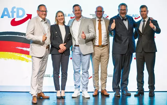 Die Redner des Wahlkampfauftaktes der AfD-Duisburg v.l.n.r.: Martin Reichardt (Landessprecher der AfD Sachsen-Anhalt und Mitglied des Deutschen Bundestages), Dr. Anna Rathert (MdB), Andreas Laasch (Sprecher AfD-Duisburg, Sascha Lensing (MdB), Stefan Keuter (MdB), Carsten Groß (AfD OB-Kandidat)