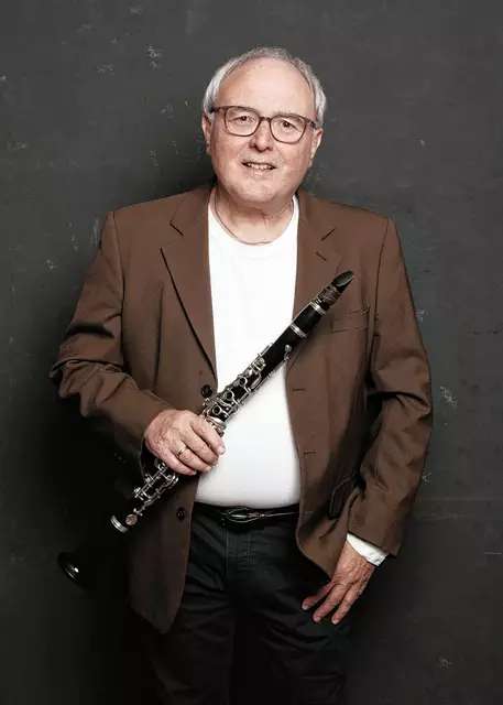 J. "M." Racotta spielt Klassiker der 20er bis 40er Jahre. Foto: Guthknecht