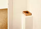 Unübersehbar in einer Raumecke:  "Eternal Silence" von Sven Piayda in der Ruhr Gallery | Foto: Der Mülheimer Kunstverein KKRR, Ruhrstr. 3 / Ecke Delle