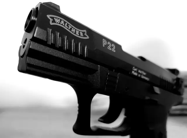 Bild Schepers/ Text Polizei Wesel/ Aggressor mit diversen Waffen angetroffen - Ingewahrsamnahme und mehrere Strafanzeigen