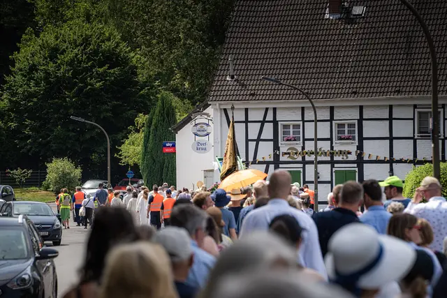 Der Prozessionszug im Dortmunder Westen | Foto: Johannes Hünnemeyer