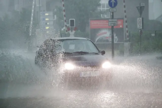 Heftige Gewitter mit Starkregen und Hagel ziehen heute über NRW. | Foto: Magalski