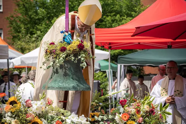 Bischof Dr. Harald Rein bei der Glockenweihe | Foto: Johannes Hünnemeyer
