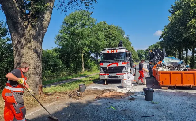 Bild E.P. Text Polizei Wesel  /Schwerer Verkehrsunfall mit einer verstorbenen Person