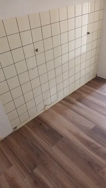 Die alten Fliesen kurz vor Abschluss der Sanierung.