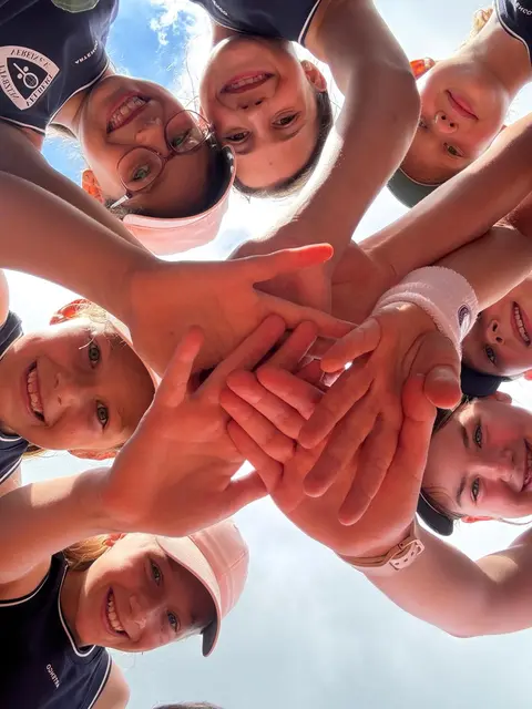 Die U10 Mädchen des Netzballvereins gewinnen die Meisterschaft in der Bezirksliga. | Foto: Ihlo (Netzballverein)