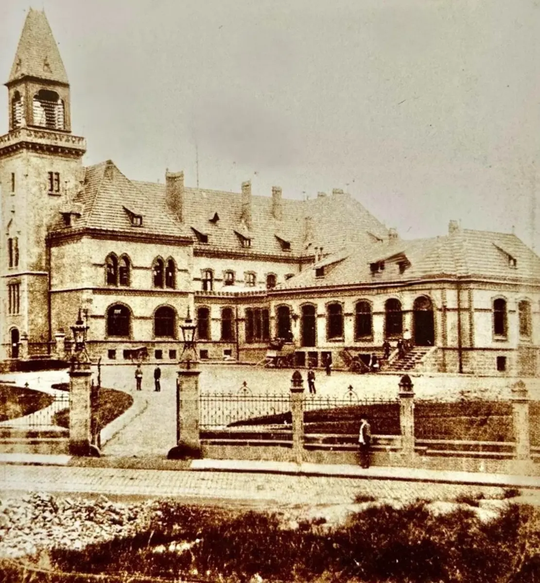 Das ehemalige Reichspostamt der Stadt Mülheim am Viktoriaplatz 1 (heute Synagogenplatz 1) | Foto: Archiv des Mülheimer Kunstvereins KKRR