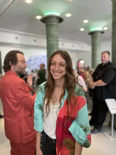 Glückwunsch zum diesjährigen Kunstpreises des Mülheimer Kunstvereins von 1956 - 2.500 EURO gingen an die in Berlin lebende Kanadierin Jessica Arseneau

 | Foto: Ivo Franz, Mülheimer Kunstverein