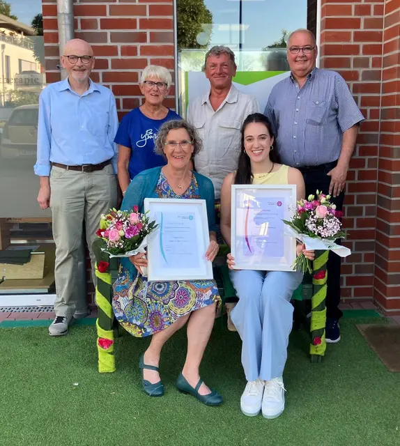 oben von links nach rechts: Gustav Hensel, Eheleute Zimprich, Hans Kutscher
Sitzend: Ulrike Pollmann und Jana Stenzel
  | Foto: KSB Wesel e.V.