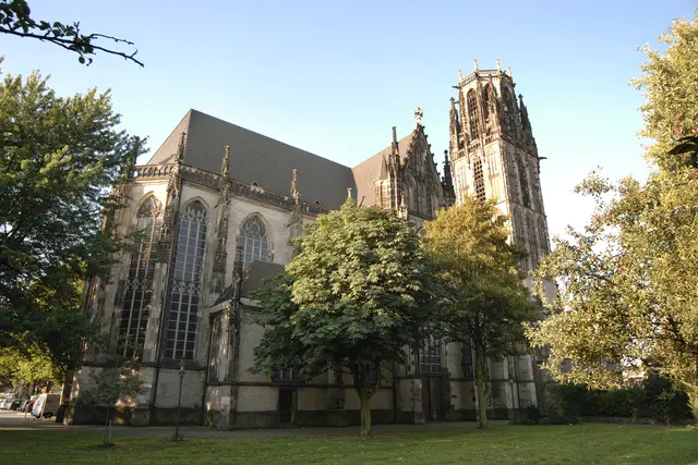 Das persönliche Eins-zu-eins-Gespräch für Duisburg findet am Samstag, 23. August, 11 Uhr, auf der Wiese hinter der Salvatorkirche statt.
Foto: Ulrich Sorbe
