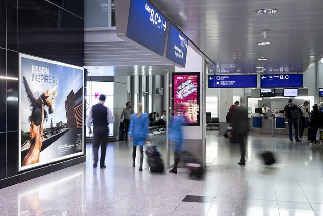Die Kunst des minimalistischen Reisens beginnt schon mit der richtigen Tasche: Statt eines sperrigen Rollkoffers lohnt sich eine flexible Tasche.  | Foto: Andreas Wiese/Düsseldorf Airport/lokalkompass.de