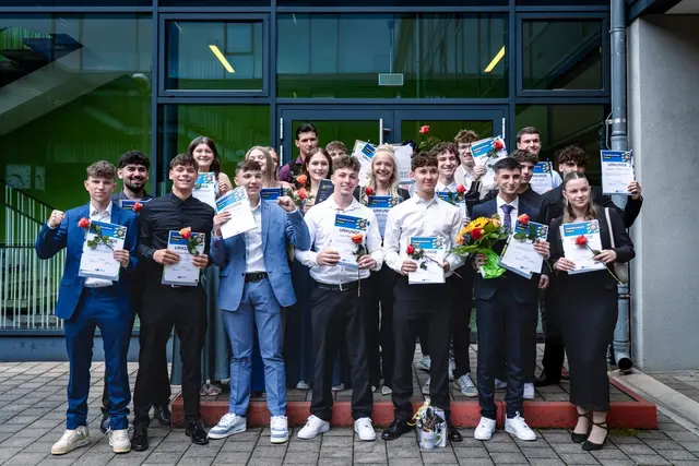 In Bochum erhielten Fachoberschülerinnen und -schüler der Polizei die Abschlusszeugnisse. | Foto: Polizei Bochum