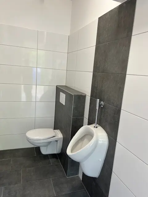 27.000 Euro hat die Sanierung der WC-Anlage am Friedhof Welper gekostet. Foto: Stadt Hattingen