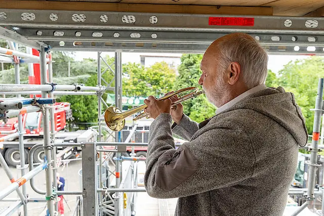 Trompetenklänge vom Kirchengerüst.  | Foto:  Achim Pohl | Bistum Essen