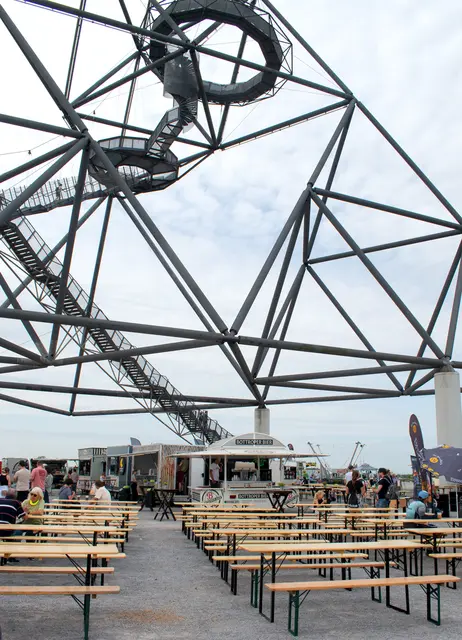 Picknick unter dem Wahrzeichen von Bottrop | Foto: Stefanie Vollenberg