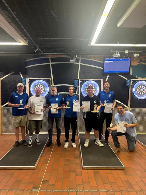 von links: Stefan Visse, Marvon Fischer, Thomas Kliever, Lukas Nußbaum, Luca Koziel, Sascha Bien, Tim Siegel- | Foto: SteeldartMoers