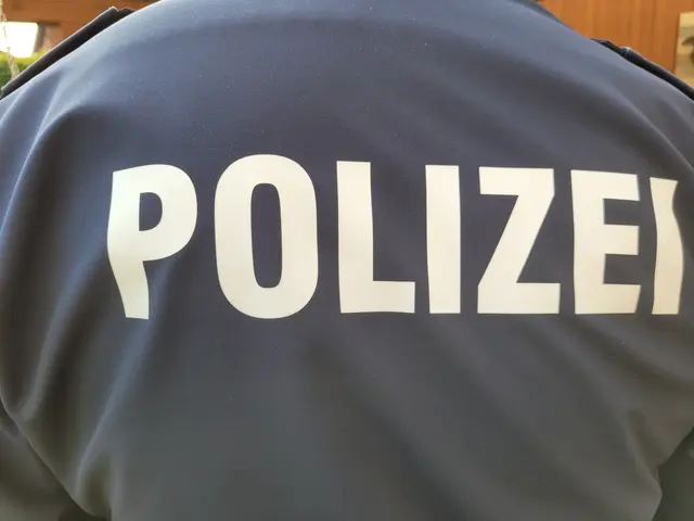 Bild Schepers, Text Polizei / Polizei kann Frau nach Bedrohung mit Hammer unter Kontrolle bringen