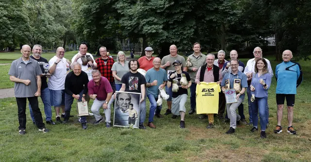 Die DBS-Vorstandsmitglieder und Gäste stellen sich zum
Bild.