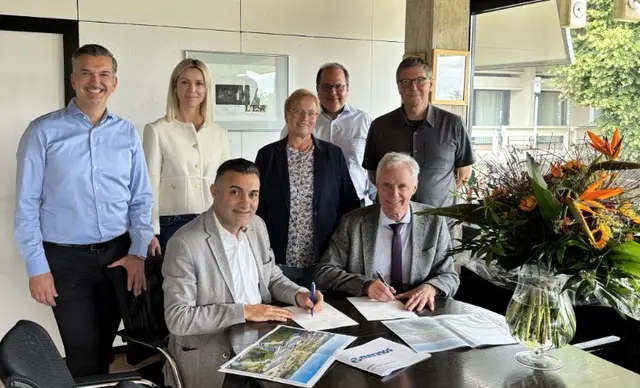 symbolische Vertragsunterzeichnung – 8. Juli 2025
