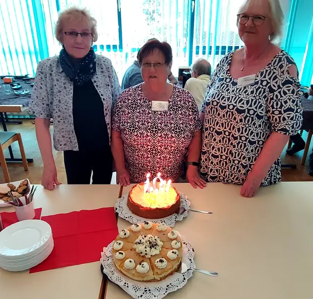 Das Café Team sorgte standesgemäß für Kuchen und Kaffee bevor …