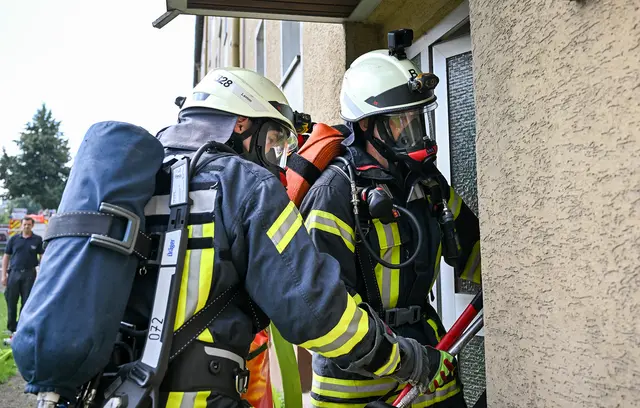 Die Aufgabe lautet: Vermisste Person im ersten Obergeschoss finden und retten. | Foto: SWB/PR-Fotografie Köhring