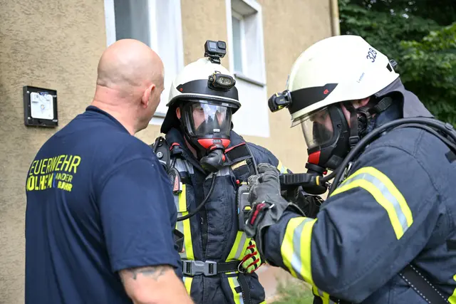 Besprechung beim Einsatz. | Foto: SWB/PR-Fotografie Köhring