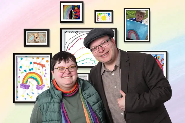 Ulrike Frickhard und Christian Fuchs sammelten die Regenbogenbilder der COVID 19 - Pandemie für die "Ich schenke dir (m)einen Regenbogen" Kinder-Kunst-Ausstellung. | Foto: kinder-kunst-ausstellung.de