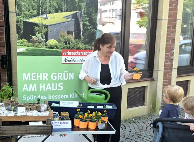 Pflanzentauschbörsen kommen bei Klein und Groß gut an.
Aktuell gibt es Kräutersamen und Infomaterialen in der Kirchstraße. 